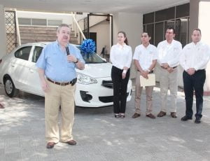 Foto 3 Entrega de Automovil