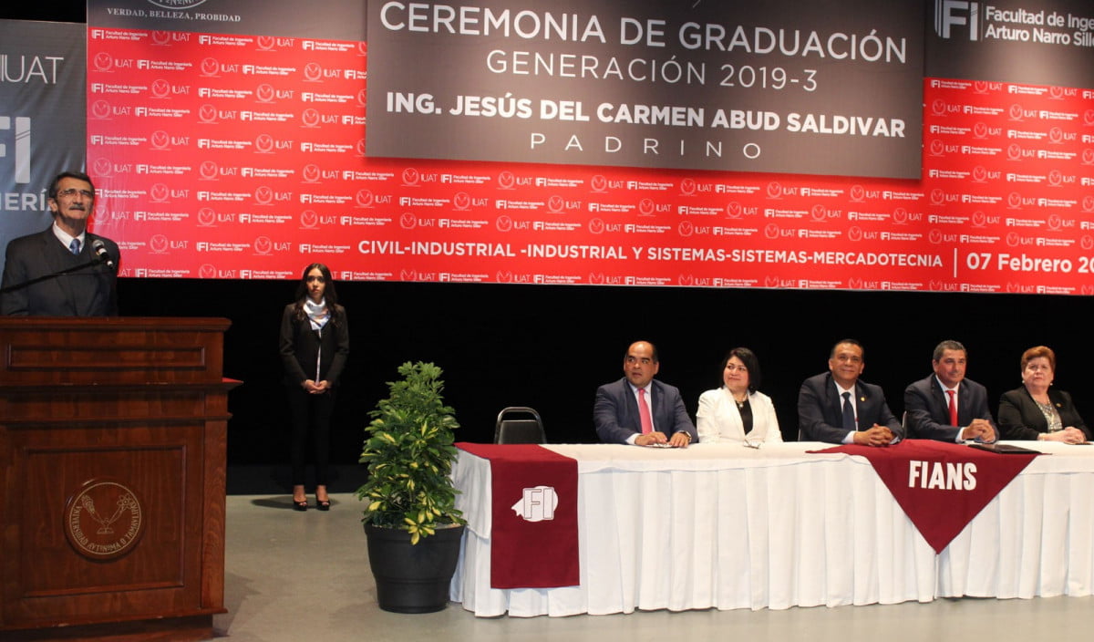 Preside Rector graduación en la Facultad de Ingeniería de Tampico