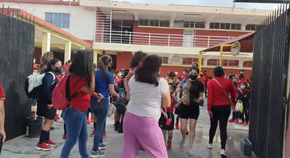 Evacuan a niños de primaria por derrame de gasolina Noticias24Siete