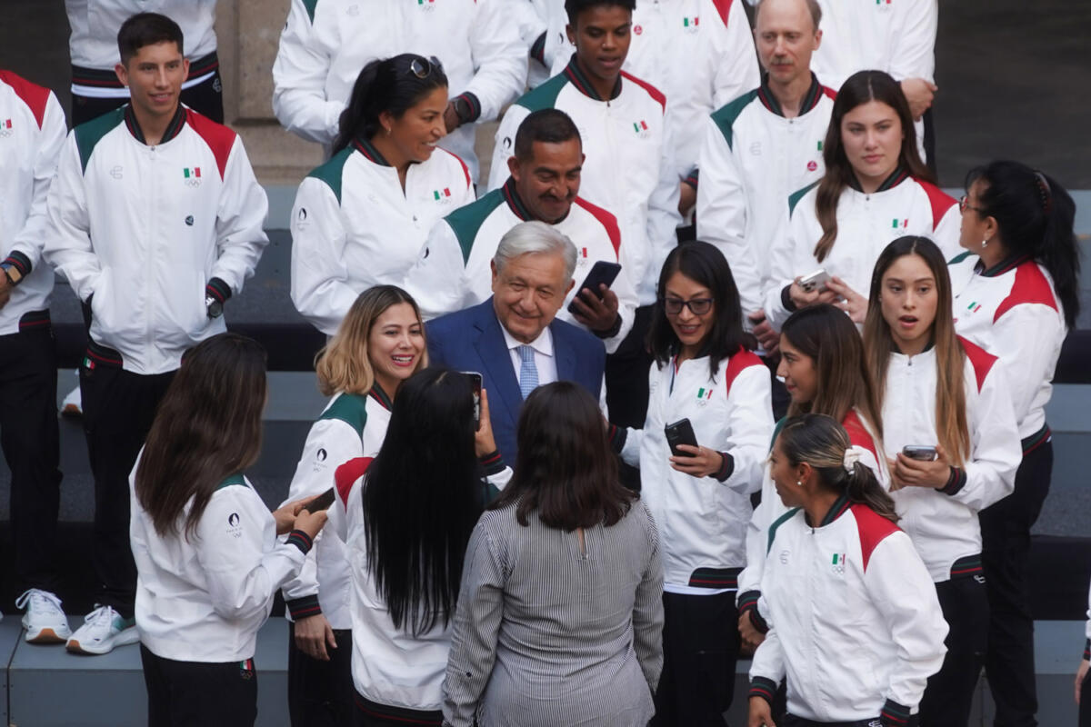 Abandera Amlo A Deportistas Mexicanos Para Los Juegos Ol Mpicos Par S