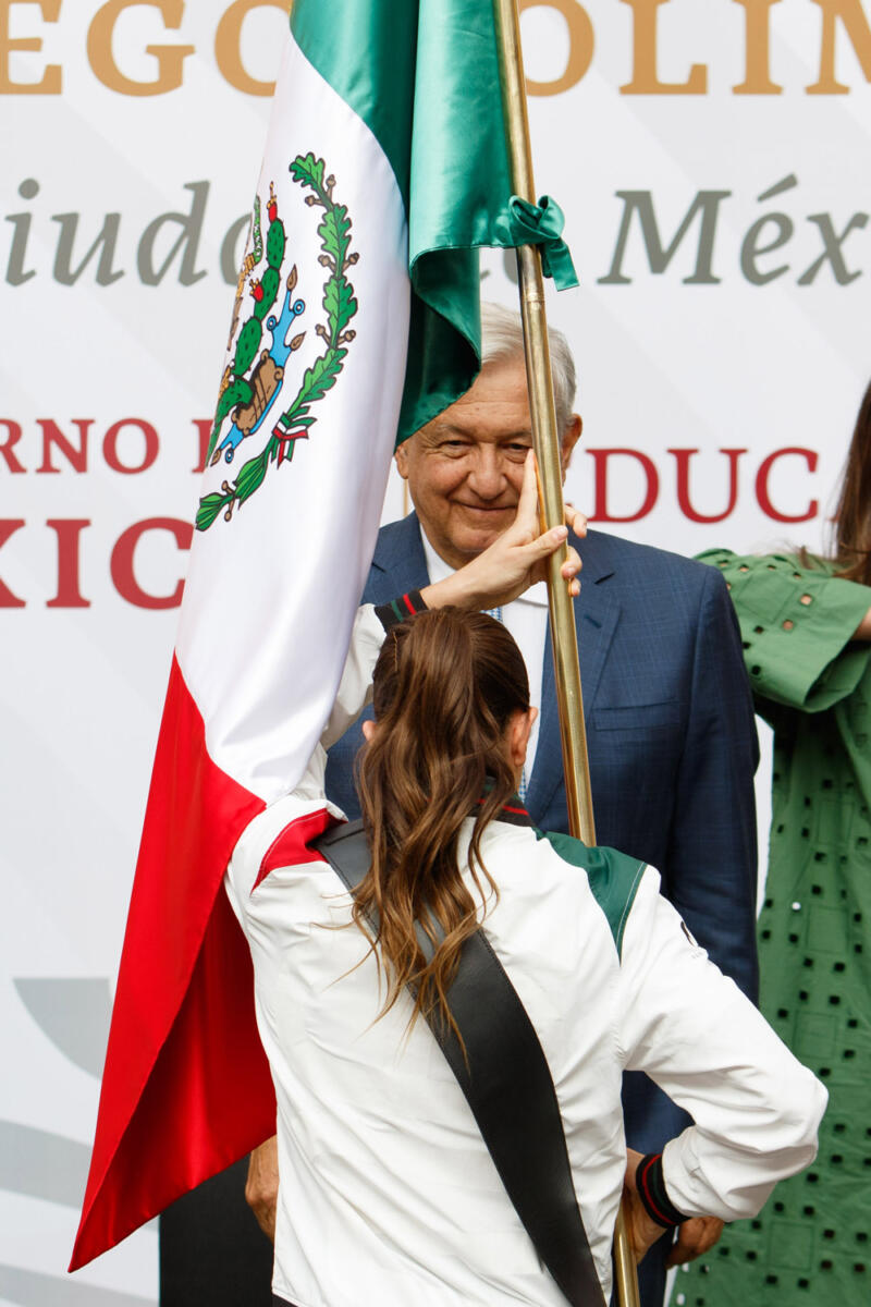 Abandera AMLO a deportistas mexicanos para los Juegos Olímpicos París