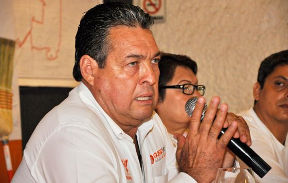 Gustavo dice «NO» a Mega alianza
