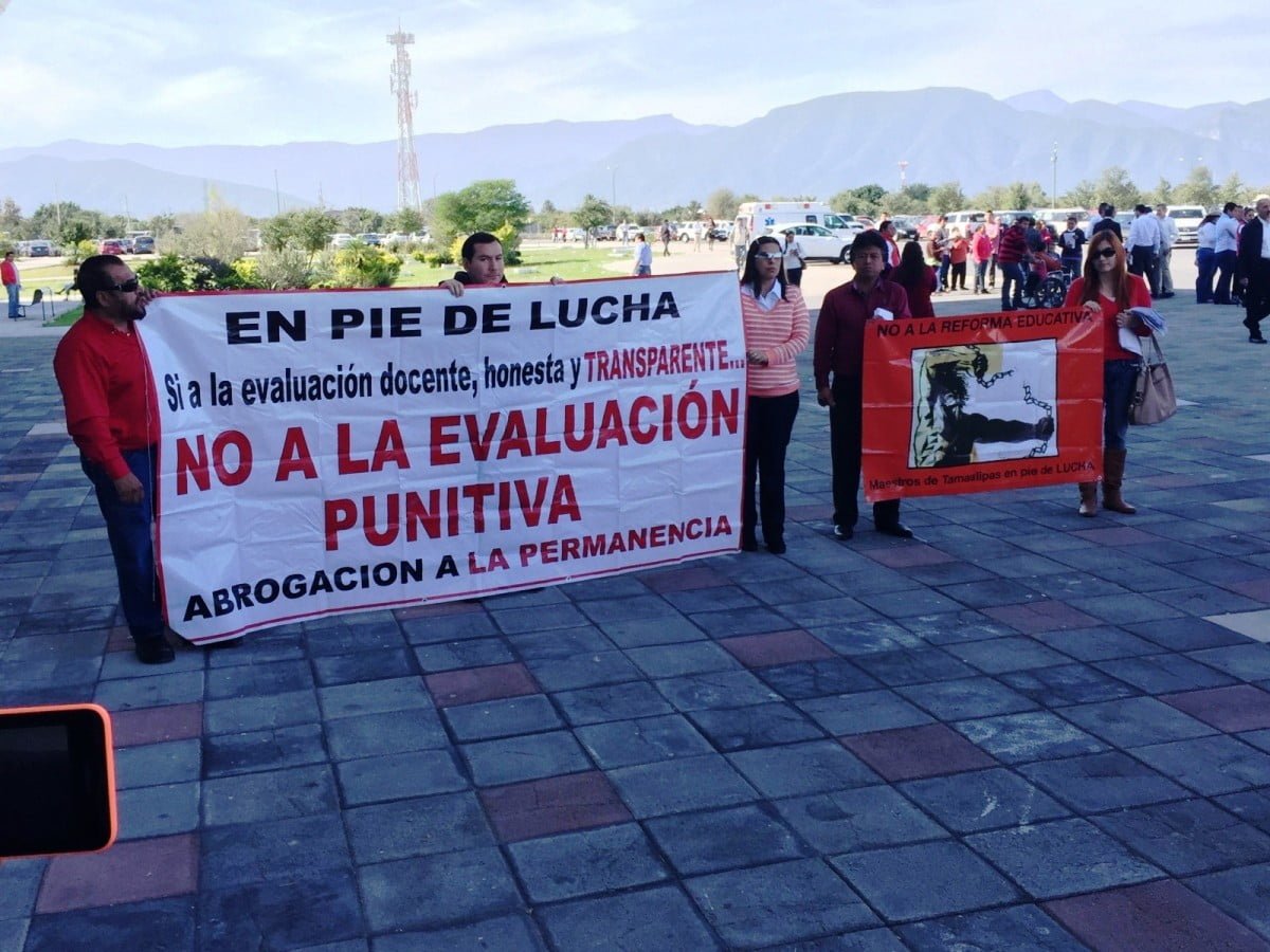 Irrumpen «profes» en encuentro priista