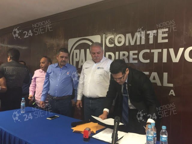 Se registra Francisco Elizondo para candidato a Gobernador