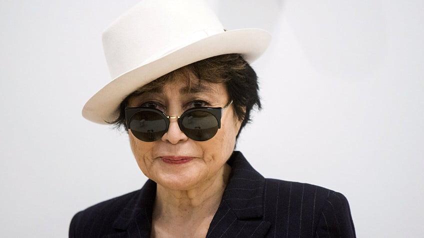 Hospitalizan a Yoko Ono en Nueva York