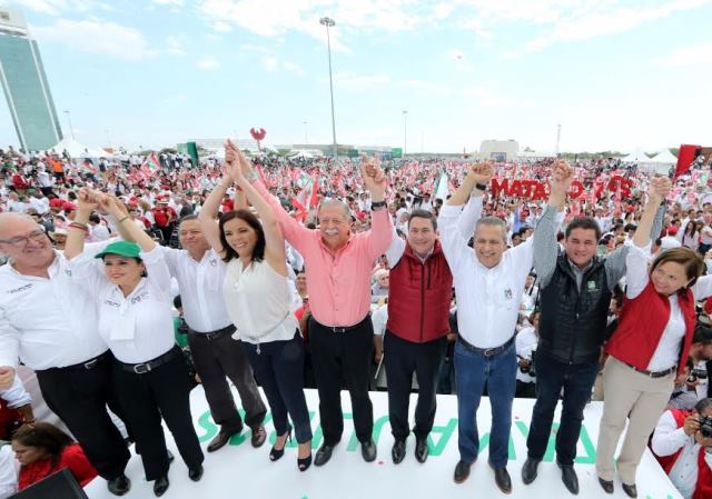 Entregan constancia a Baltazar Hinojosa como candidato del PRI a gobernador de Tamaulipas