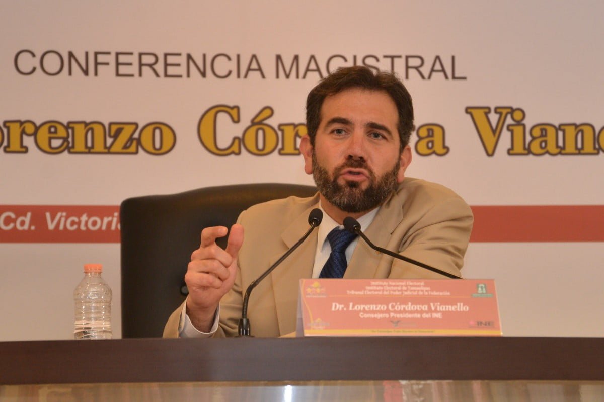 Inaugura Lorenzo Córdova Vianello ciclo conferencias 2016