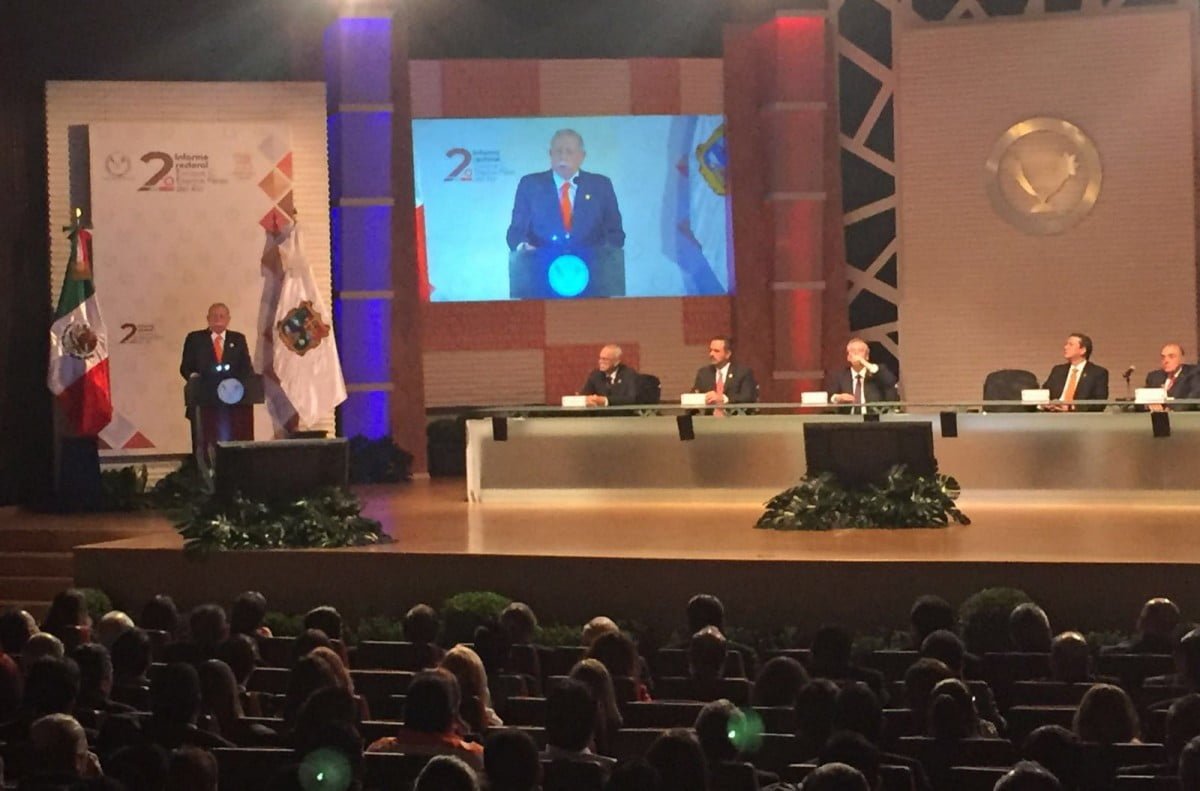 Reconoce  Gobernador trabajo de Enrique Etienne al frente de la UAT
