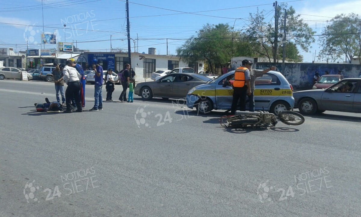 Motociclista es arrollado por taxista