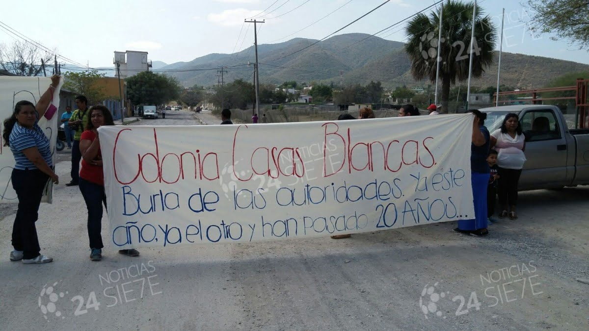 Cierran calle, se cansan de promesas