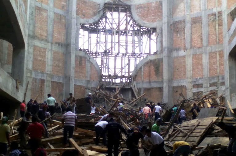 Derrumbe en catedral deja saldo de 4 muertos