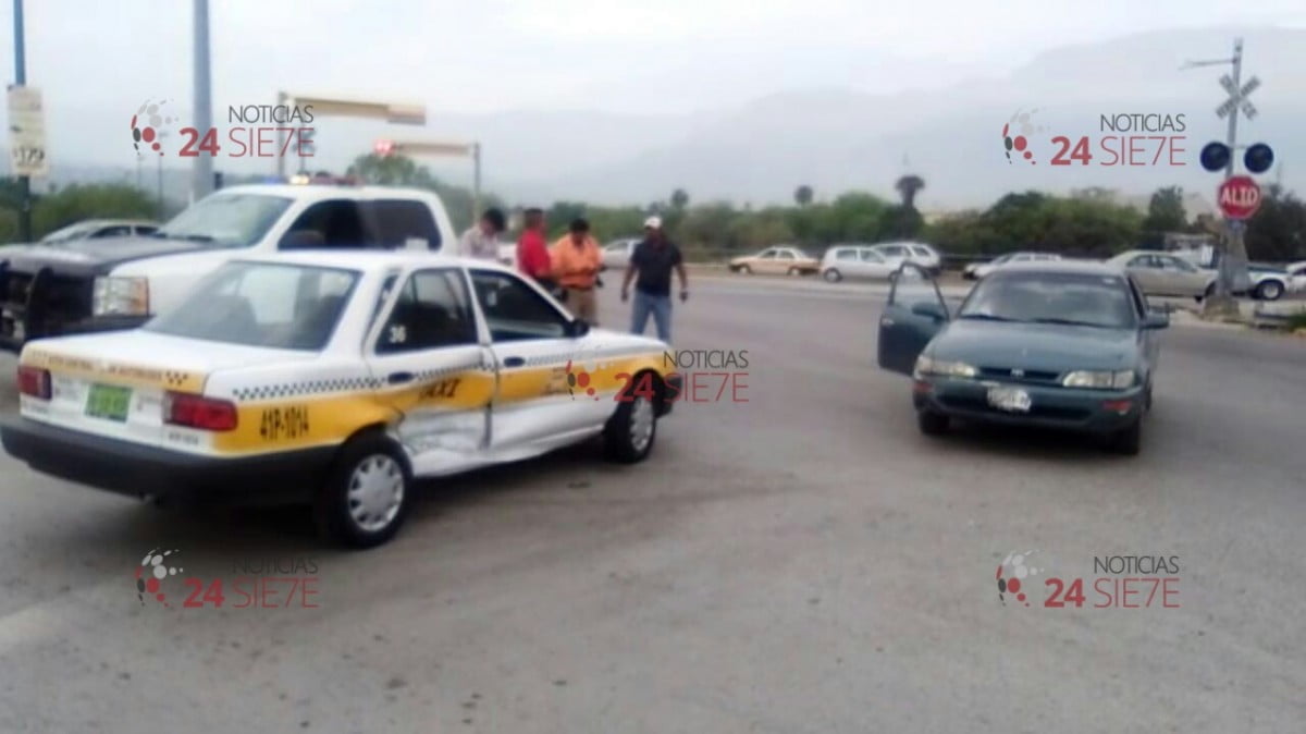 Choca taxista en el eje vial de Victoria
