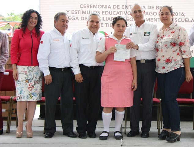 Entregan más de cinco millones de pesos en estímulos educativos  en Tampico