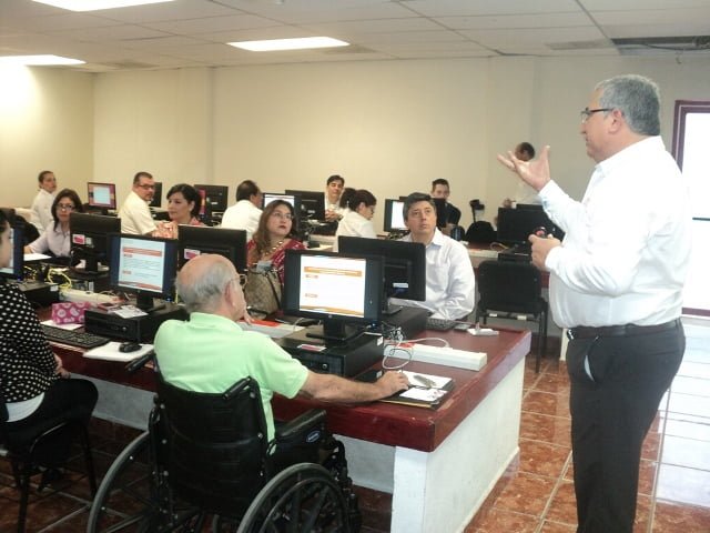 Capacitan a docentes  de la UAT