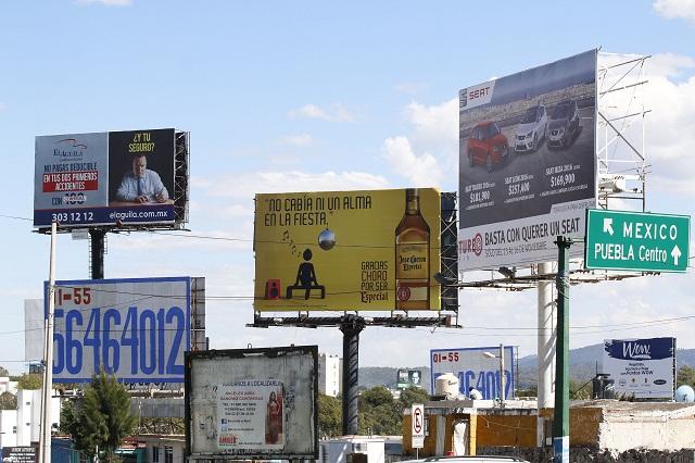 Espectaculares son supervisados para evitar caídas