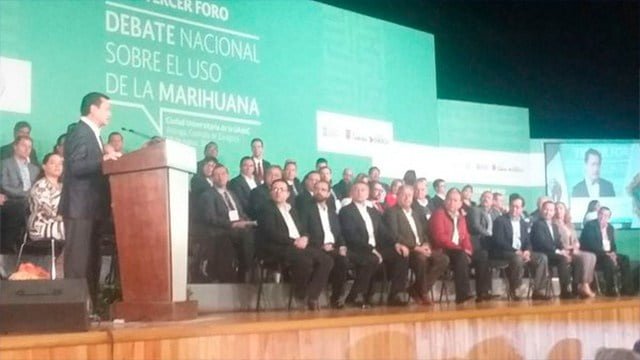 Realizan en Coahuila tercer debate sobre marihuana