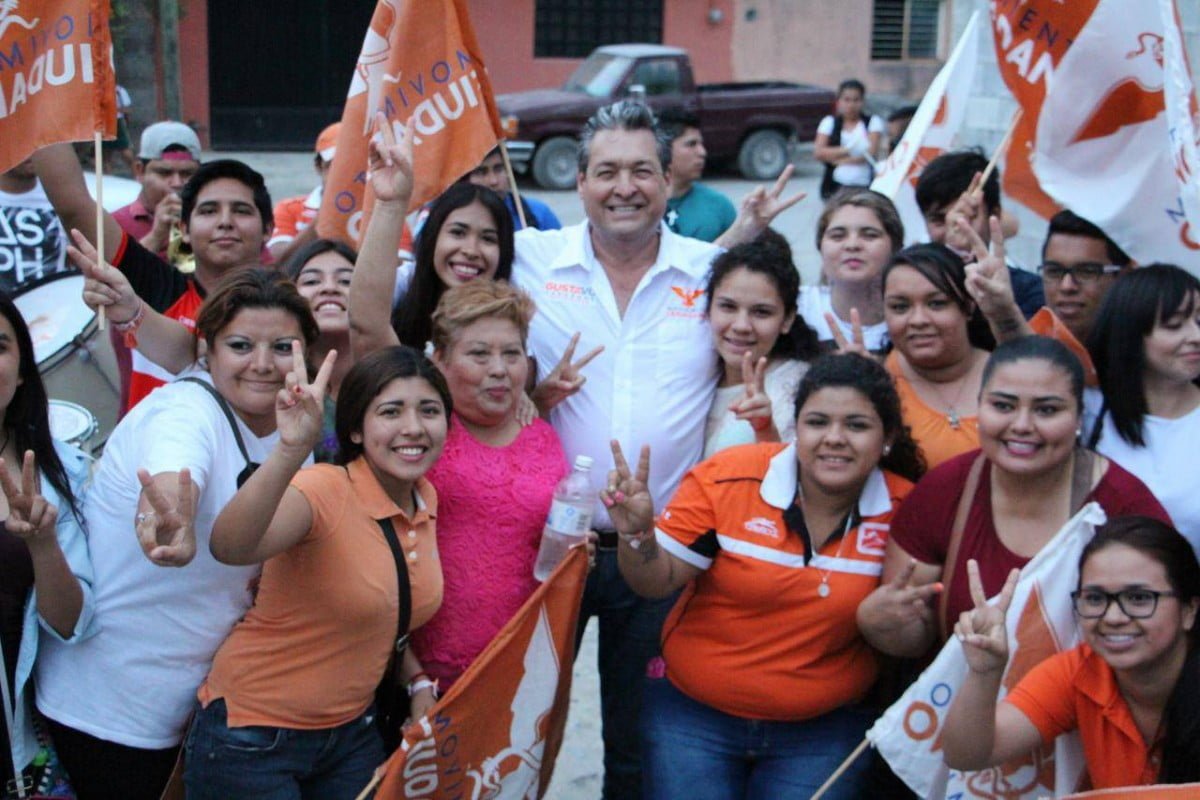 Visita Gustavo Cárdenas la Colonia Azteca de Victoria