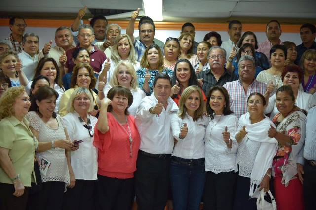 Baltazar Hinojosa se  compromete con la educación