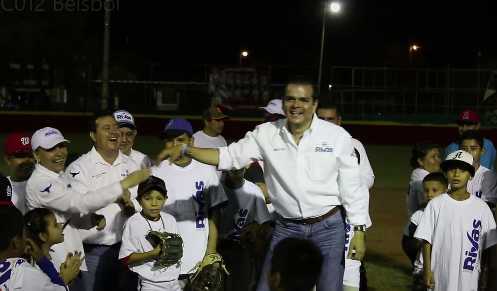 Ofrece Enrique Rivas apoyo a deportistas