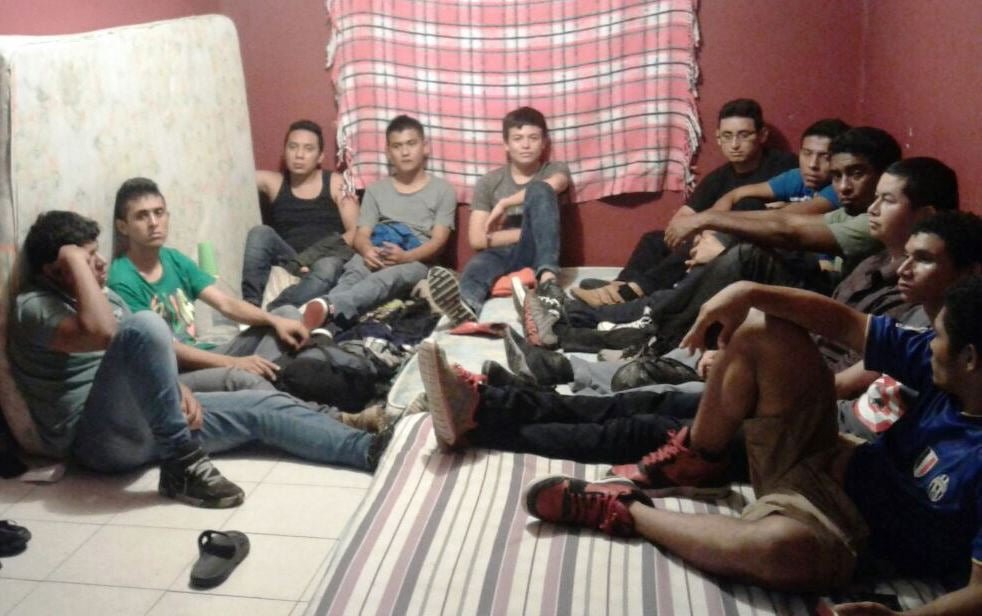 Hallan 23 centroamericanos secuestrados en la frontera