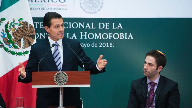 Propone Peña Nieto que parejas gay puedan adoptar