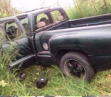 Tras agresión, policías aseguran camioneta con armamento