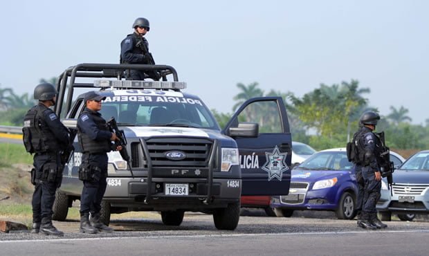Aseguran camionetas con armas tras balacera en Reynosa