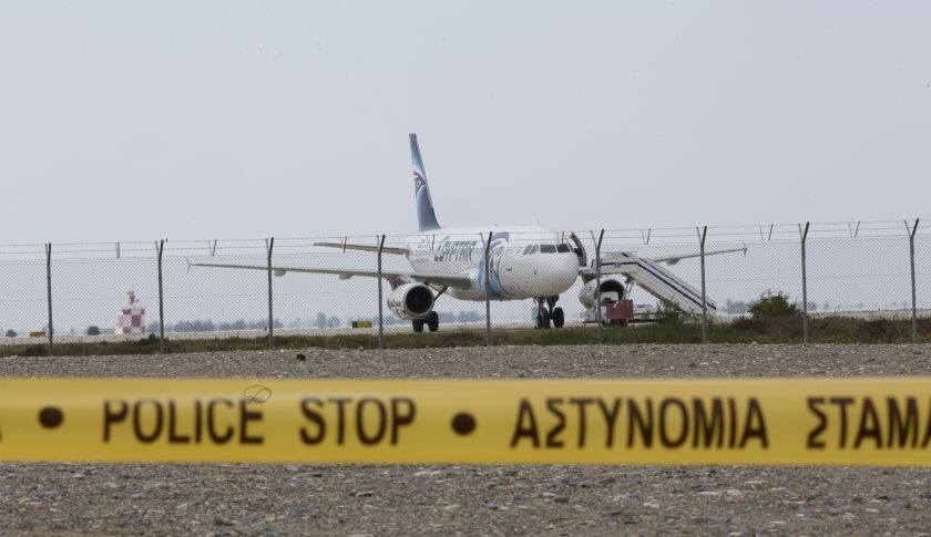 Sospechan autoridades que fue acto terrorista desplome de EgyptAir