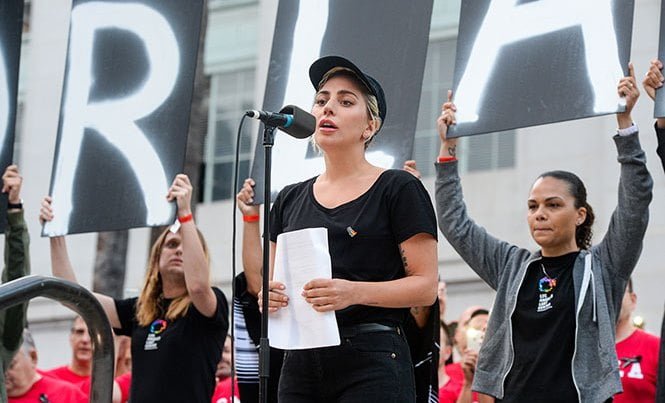 Lady Gaga llora por las víctimas de Orlando