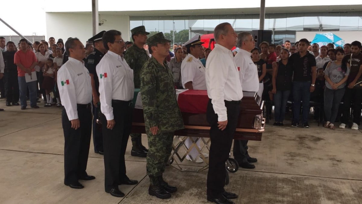 Rinden homenaje a policía estatal caído en cumplimiento de su deber (Video)