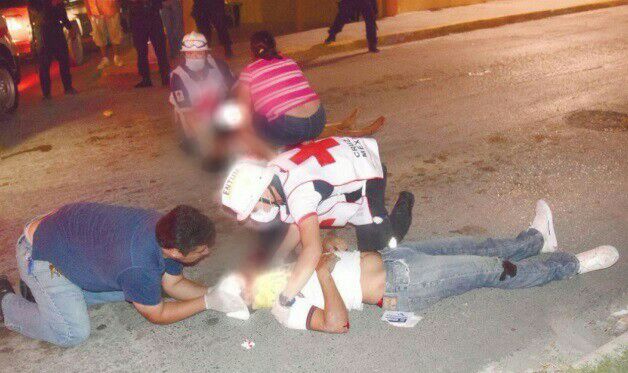 Arrolla a motociclistas y se da a la fuga