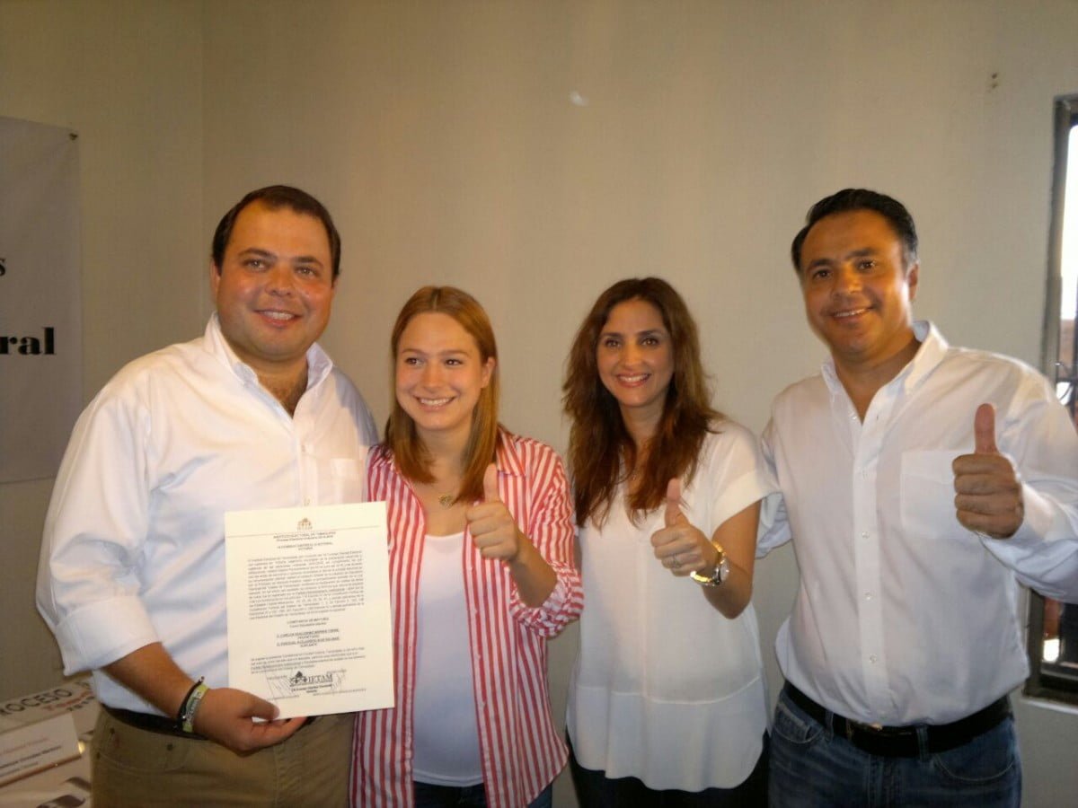 Recibe Carlos Morris constancia como diputado electo