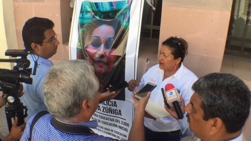 Acusan de robo a promotora de CONAFE
