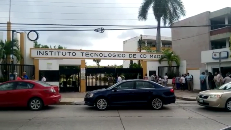 Ahora son administrativos los que cierran el Tec Madero