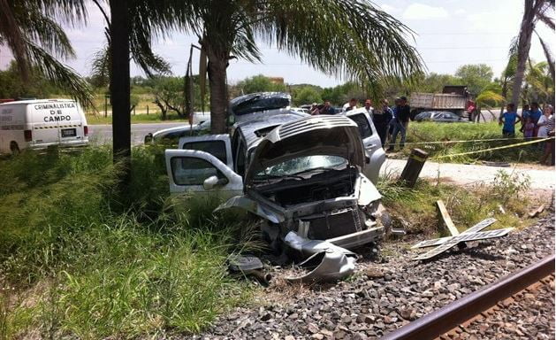 Volcadura cobra la vida de una joven con 2 meses de embarazo