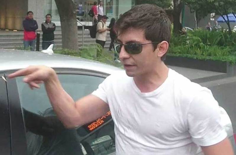 #LordAudi causa revuelo; agrede a ciclista y a oficial (Video)