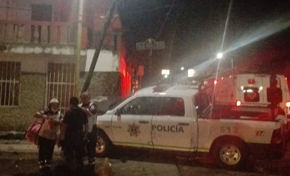 Patrulla estatal provoca choque con cuantiosos daños materiales