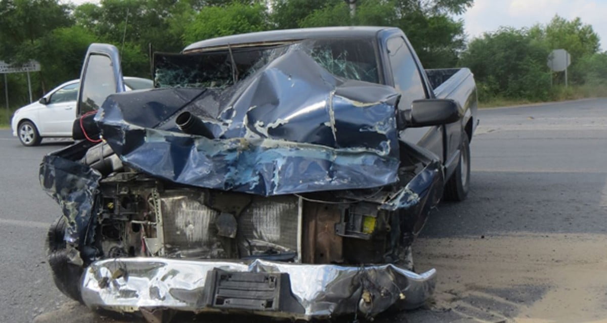 Gringo se atraviesa y causa choque que deja 3 heridos de gravedad