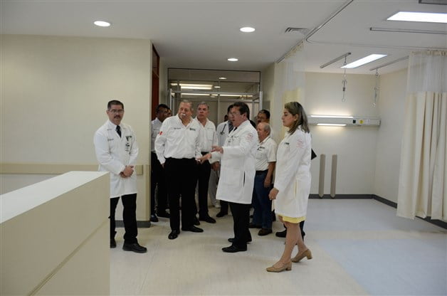 Egidio Torre Cantú hospitalizado por intervención quirúrgica