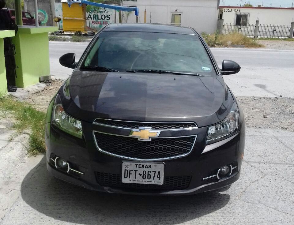 Aseguran vehículo baleado en Reynosa cargado con armas