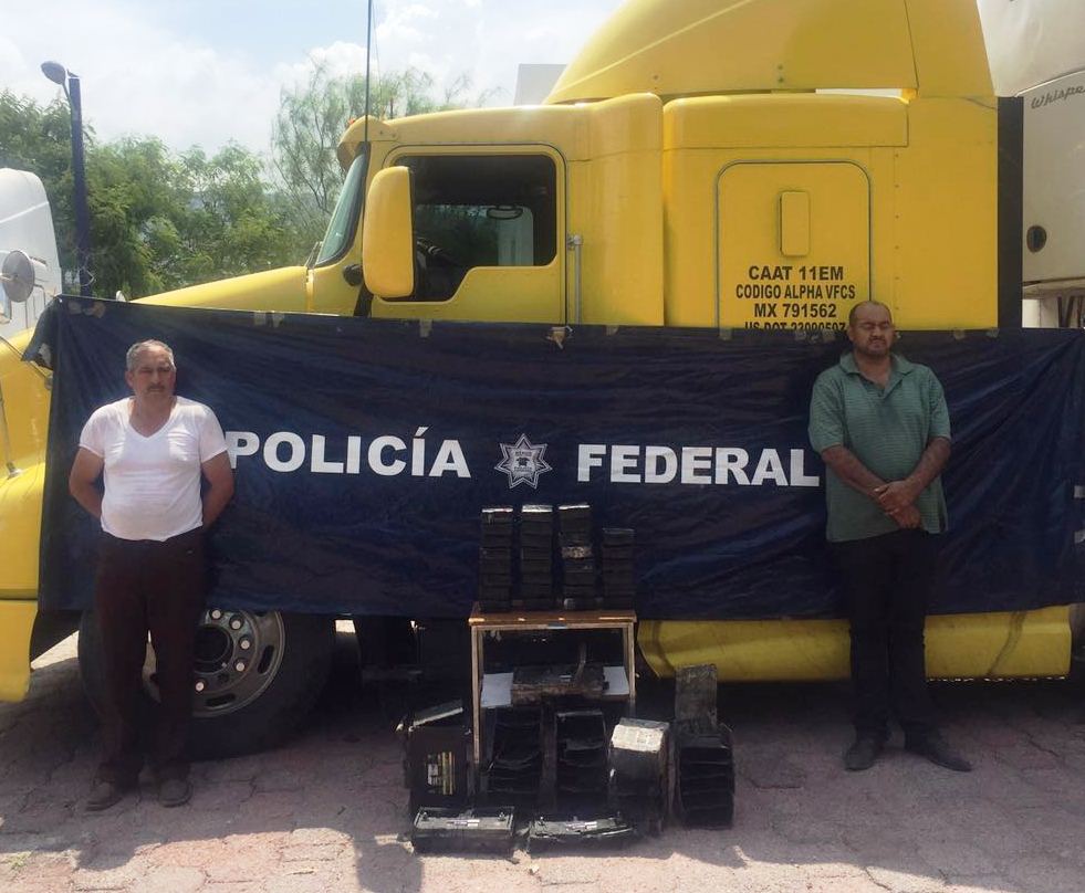Aseguran 28 kilos de heroína en tracto camión; detienen a 2 choferes