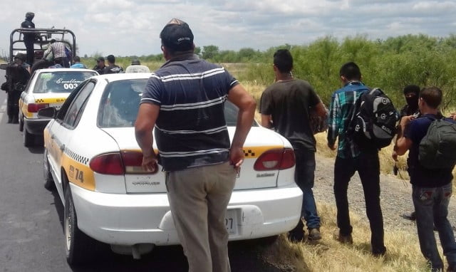 Detienen a «taxistas»que transportaban indocumentados
