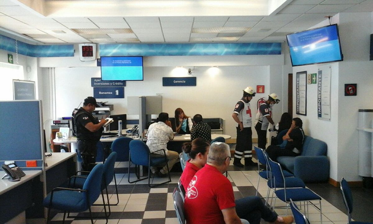 Asaltan banco en Tampico y cliente resulta herido