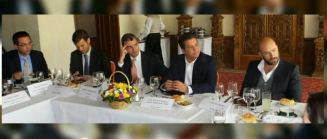 Cabeza de Vaca sostiene reunión de trabajo con empresarios
