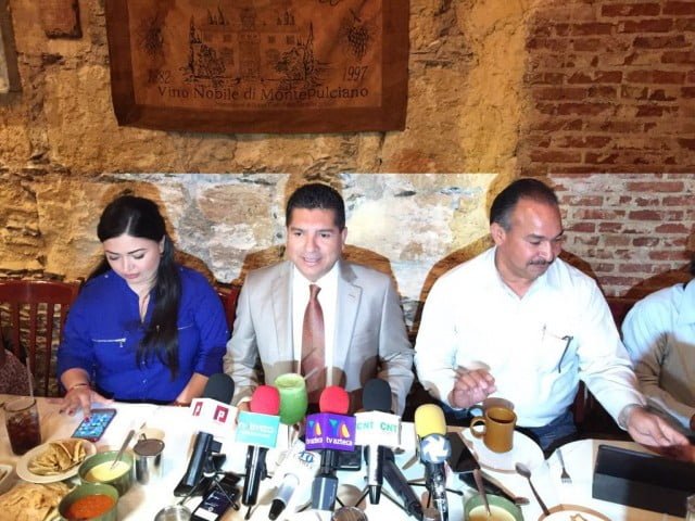 Exige Francisco Chavira dar marcha atrás a iniciativa que autoriza “guaruras” a ex funcionarios