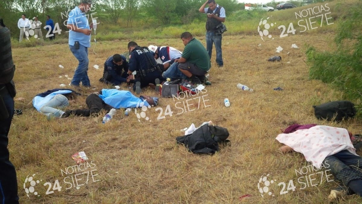 Mueren cinco migrantes en volcadura (FOTOGRAFÍAS)