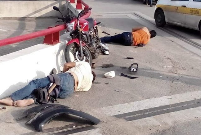 Choque contra motocicleta, deja dos lesionados