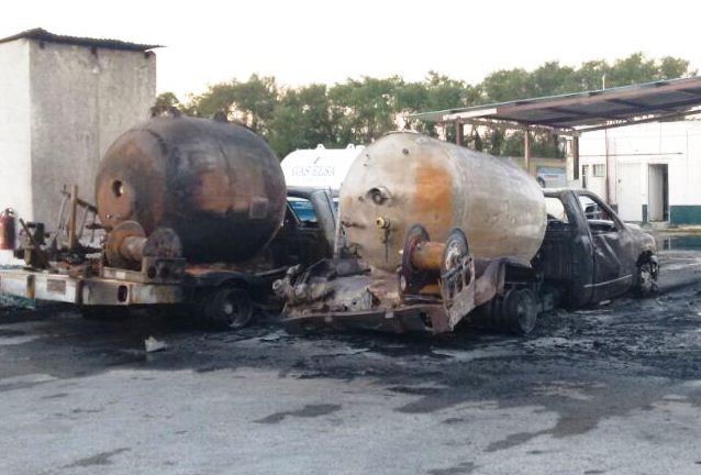 Incendio consume gasera e impide tráfico por varias horas