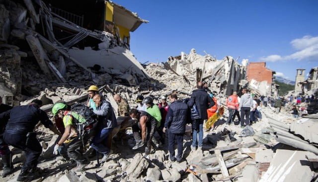 Más de 63 muertos por sismo en Italia