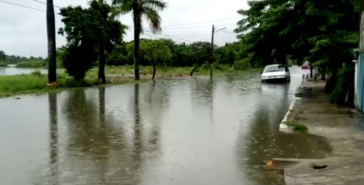 Inundaciones en Madero por lluvias y desborde de laguna (VIDEO)